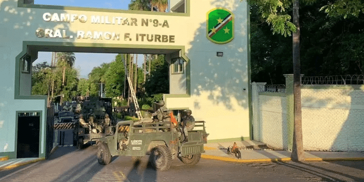 El Ejército Mexicano despliega fuerzas especiales y vehículos blindados en Sinaloa para frenar la violencia El Ejército Mexicano despliega fuerzas especiales y vehículos blindados en Sinaloa para frenar la violencia