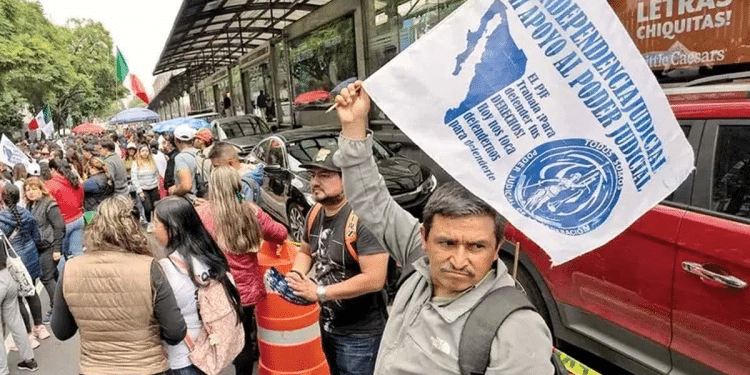 Trabajadores del Poder Judicial de la Federación acuerdan mantener el paro