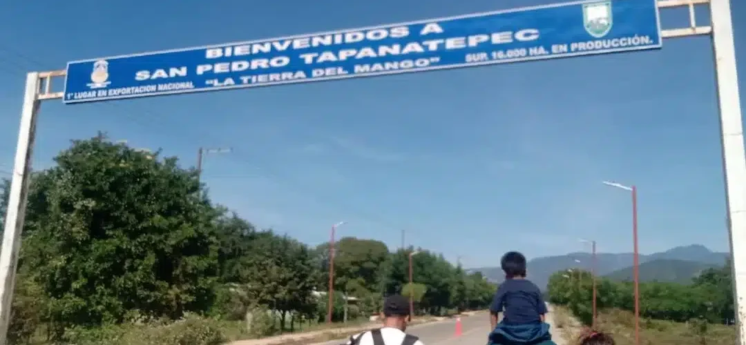 Ingresan a Oaxaca mil 600 en caravana migrante “Cristo Vive”; hasta 15 mil caminan desde Chiapas