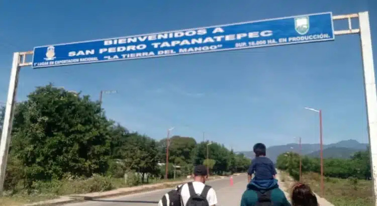 Ingresan a Oaxaca mil 600 en caravana migrante “Cristo Vive”; hasta 15 mil caminan desde Chiapas