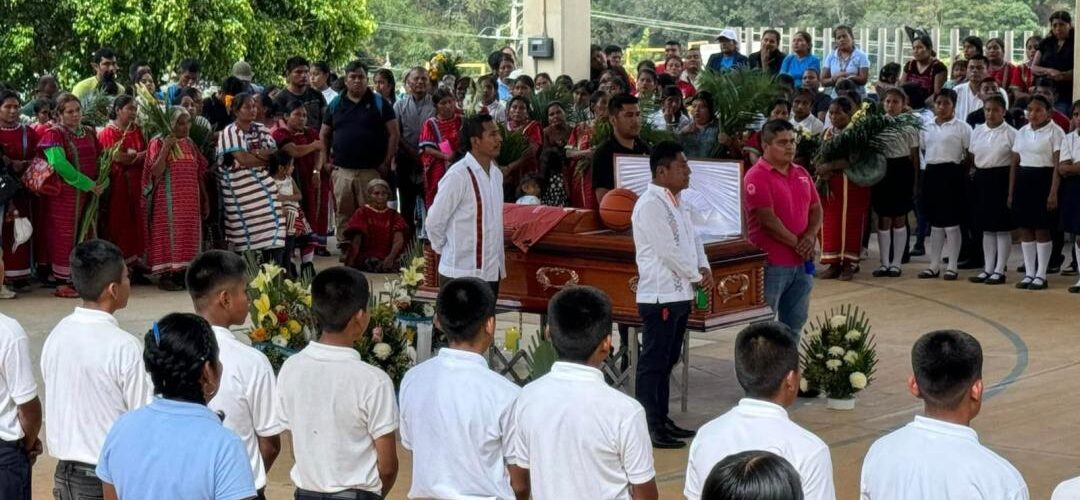 Despiden a entrenador de niños triquis asesinado en Oaxaca