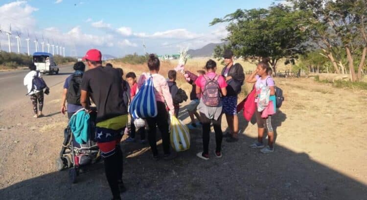 Se dispersan cientos de migrantes de caravana 17 en territorio de Oaxaca; se aproximan dos más