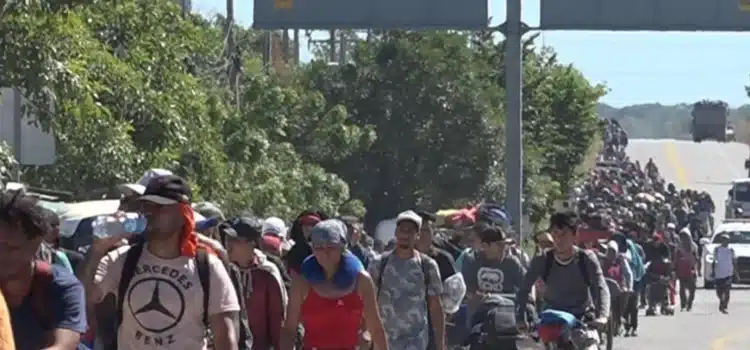 Mil migrantes varados en Oaxaca piden autobuses a Sheinbaum para llegar a la frontera norte del país
