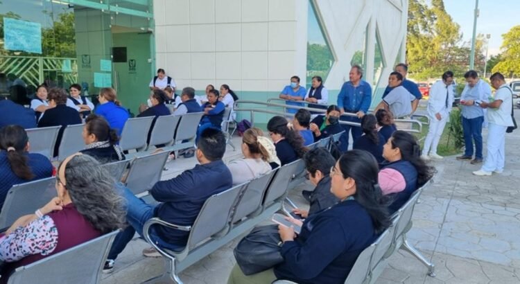 Se van a paro 2 mil 500 trabajadores de salud en Oaxaca; acusan que IMSS–Bienestar adeuda bonos