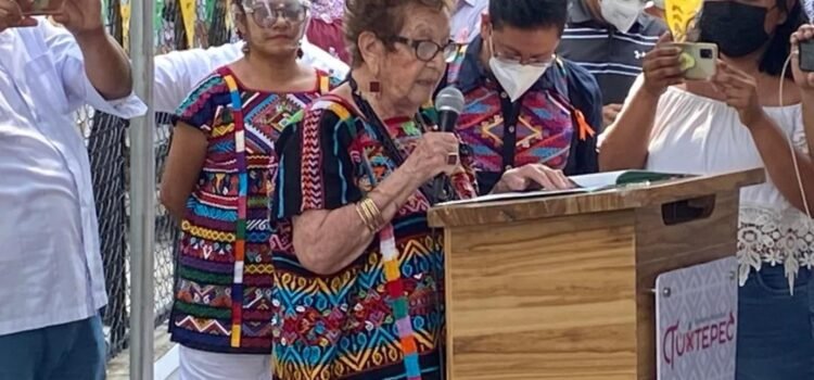 Nombran a Ana Llarena “hija predilecta” de Tuxtepec, por 70 años de altruismo en el norte de Oaxaca