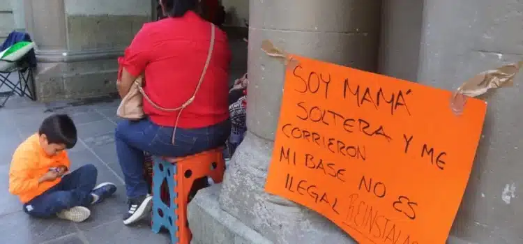 Burócratas toman Palacio de Gobierno de Oaxaca; exigen diálogo con el gobernador