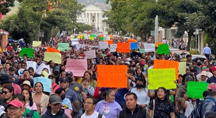 Juez federal en Oaxaca suspende decreto de Jara que despide a mil 344 trabajadores