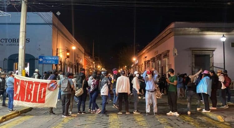 Recibe Gobierno de Oaxaca pliego petitorio de estudiantes normalistas