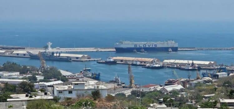 Llega a Oaxaca el buque Glovis con 600 autos coreanos; el primero de esa naturaleza que arriba al Muelle Nacional de Salina Cruz