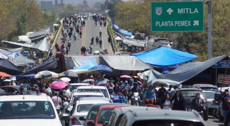En distintos puntos de Oaxaca, maestros de la Sección 22 del SNTE intensifican bloqueos