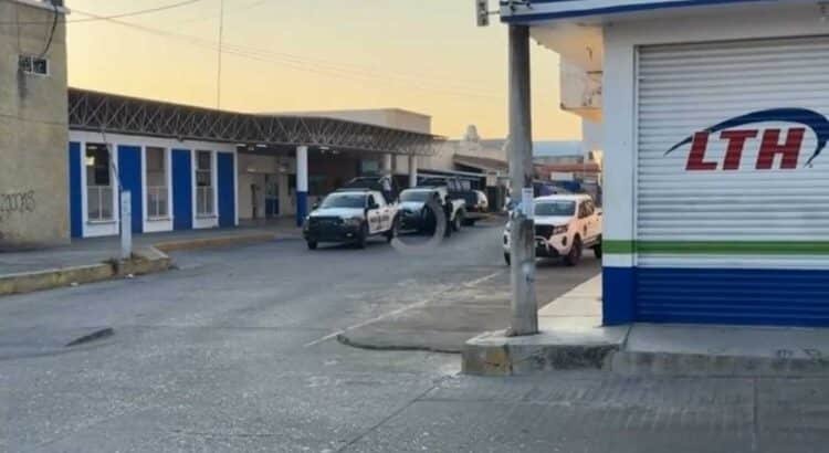 Balacera en central camionera de Pinotepa Nacional, Oaxaca, deja tres muertos
