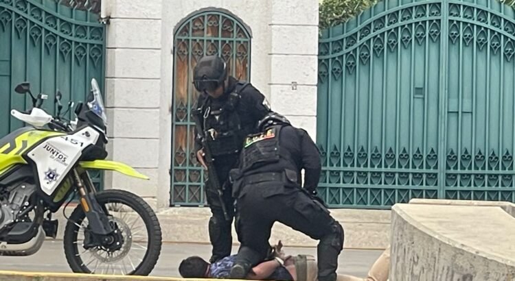 Detienen a tres personas tras asalto a cuentahabiente en la ciudad de Oaxaca; dos resultaron heridos