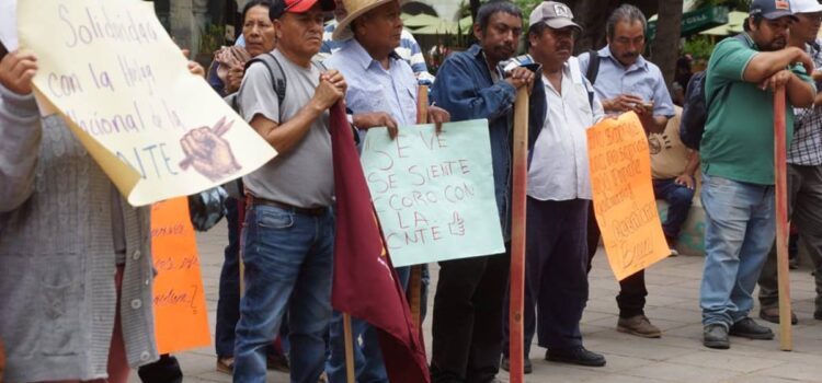 Marchan Comunidades en Resistencia en Oaxaca; exigen respuesta a sus demandas en salud y educación
