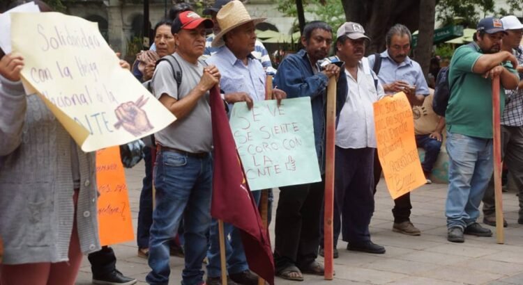 Marchan Comunidades en Resistencia en Oaxaca; exigen respuesta a sus demandas en salud y educación