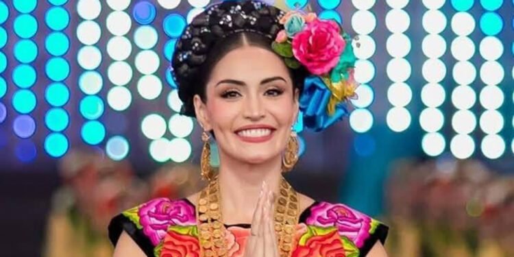 Traje de tehuana oaxaqueño conquista Miss Mundo 2025 en la India