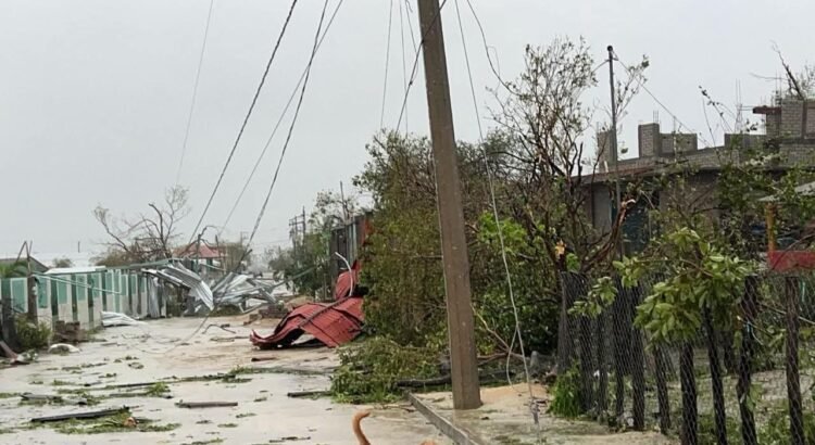 Inicia remoción de escombros y limpieza en municipios de la Costa de Oaxaca afectados por Erick Inicia remoción de escombros y limpieza en municipios de la Costa de Oaxaca afectados por Erick