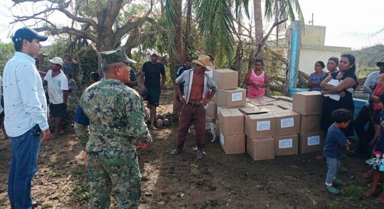 Marina auxilia a población afectada de Oaxaca por el huracán ‘Erick’