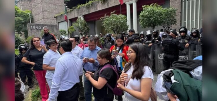 Sin acuerdos, trabajadores del sector Salud en Oaxaca con IMSS-Bienestar
