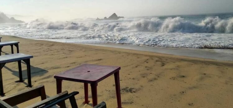 CNPC emite alerta por mar de fondo en costas de Oaxaca