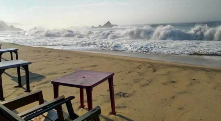 CNPC emite alerta por mar de fondo en costas de Oaxaca