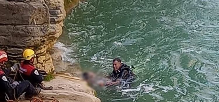 Localizan sin vida a turista de la CDMX tras accidente en cascada de Yosondúa, Oaxaca Localizan sin vida a turista de la CDMX tras accidente en cascada de Yosondúa, Oaxaca