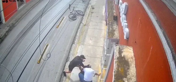 Ciclista agrede a peatón en ciclovía de Oaxaca; fiscalía estatal investiga de oficio