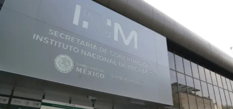 INM retorna vía aérea a mujer rumana; permaneció meses en situación de calle en Puerto Escondido, Oaxaca