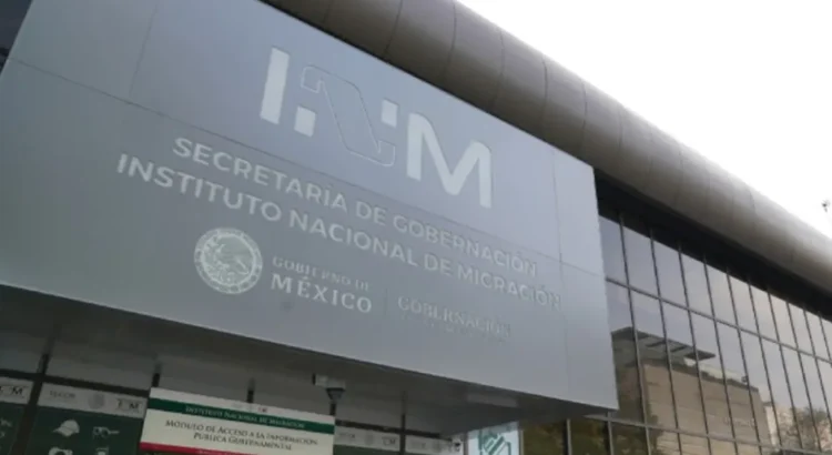 INM retorna vía aérea a mujer rumana; permaneció meses en situación de calle en Puerto Escondido, Oaxaca