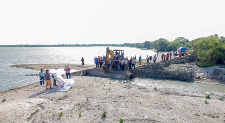 Construyen compuerta en la Laguna Superior de Golfo de Tehuantepec para aumentar la producción pesquera