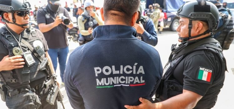 Detienen a ocho personas en Operación Sable en Pinotepa Nacional, cuatro son elementos de la policía municipal