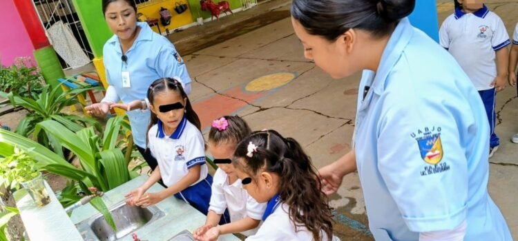 Tras 65 casos del virus Coxsackie en el Istmo de Oaxaca, intensifican acciones para prevenir su propagación Tras 65 casos del virus Coxsackie en el Istmo de Oaxaca, intensifican acciones para prevenir su propagación