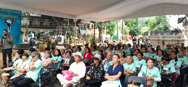 Rinden homenaje a la presidenta de San Mateo Piñas asesinada hace 3 meses en palacio municipal