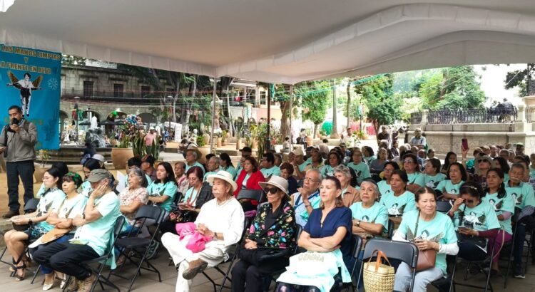 Rinden homenaje a la presidenta de San Mateo Piñas asesinada hace 3 meses en palacio municipal