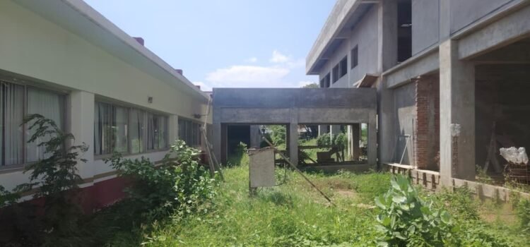 Exigen que se concluya la ampliación del hospital del ISSSTE de Tehuantepec; obras están suspendidas desde 2024 Exigen que se concluya la ampliación del hospital del ISSSTE de Tehuantepec; obras están suspendidas desde 2024