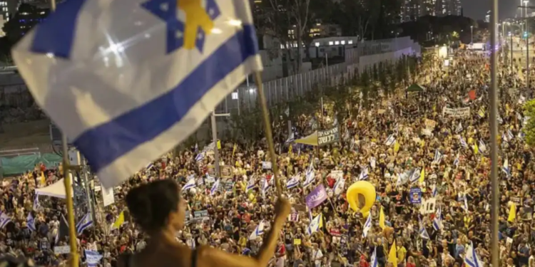 Marchan miles en Tel Aviv para exigir fin a la guerra en Gaza