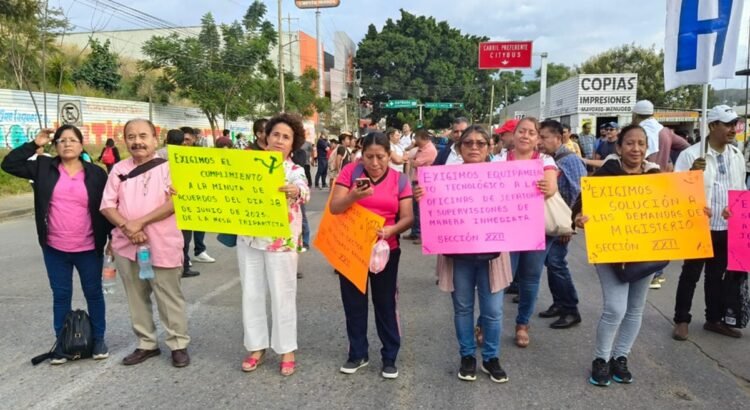 Sección 22 del SNTE protesta en el Informe de Gobierno de Claudia Sheinbaum en Oaxaca