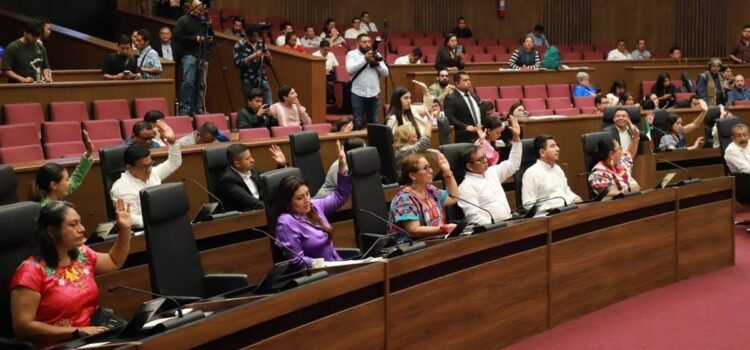 Congreso de Oaxaca avala adelantar la consulta de revocación de mandato