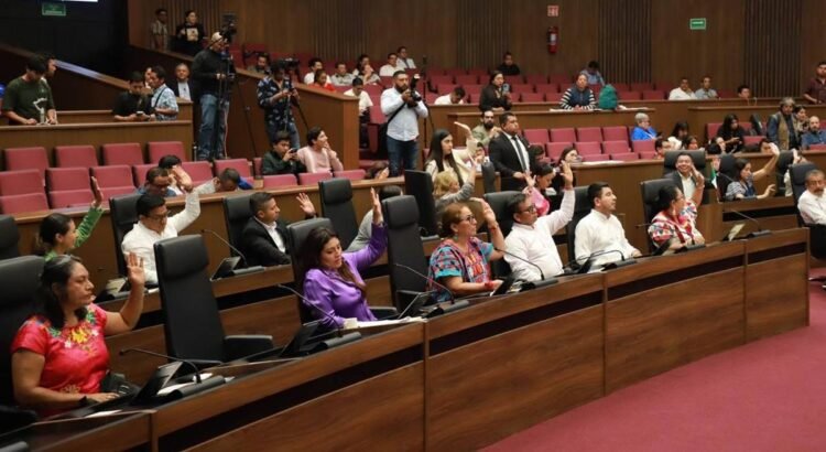 Congreso de Oaxaca avala adelantar la consulta de revocación de mandato