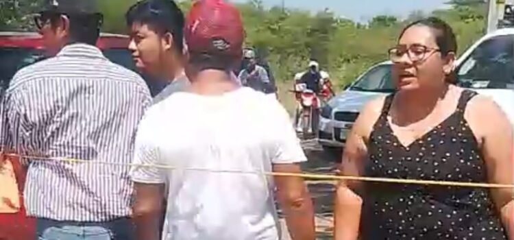 Padres protestan en el Istmo: acusan de rechazo a alumnos con mejores promedios en la Escuela Normal de Juchitán