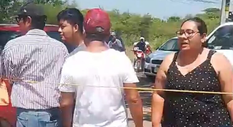 Padres protestan en el Istmo: acusan de rechazo a alumnos con mejores promedios en la Escuela Normal de Juchitán