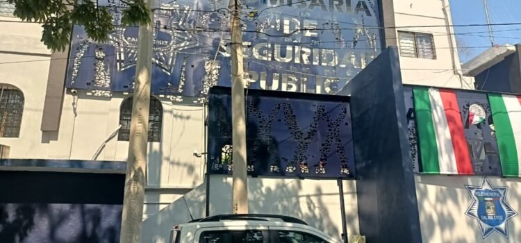 Presentan a declarar a 10 policías de Salina Cruz tras muerte de mujer en la cárcel municipal