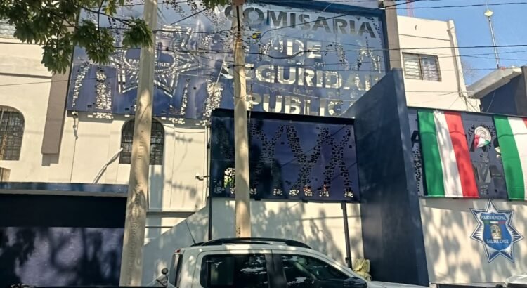 Presentan a declarar a 10 policías de Salina Cruz tras muerte de mujer en la cárcel municipal