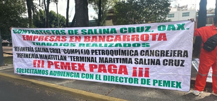 Protestan contratistas de Pemex, les adeudan trabajos de mantenimiento en la refinería de Salina Cruz