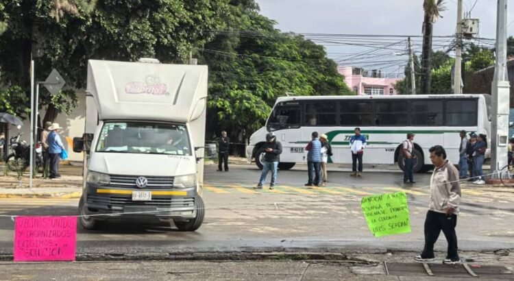 Edil de Santa Lucía del Camino incumple con obras a colonias; pobladores bloquean Avenida Ferrocarril