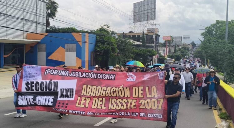 Marcha de la Sección 22 y más de 40 escuelas sin clases, marcan el inicio del ciclo escolar en Oaxaca
