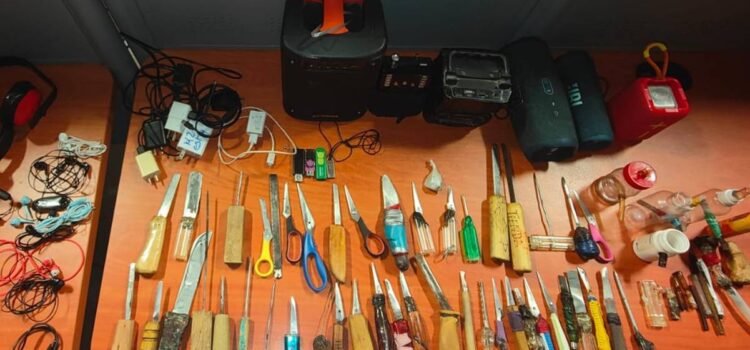 Decomisan armas y marihuana en el penal varonil de Tanivet en Oaxaca