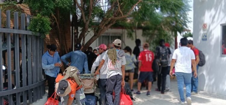 Éxodo migrante arriba a Oaxaca; se dirigen al centro del país Éxodo migrante arriba a Oaxaca; se dirigen al centro del país