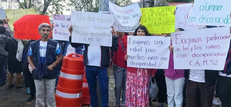 Padres de familia y vecinos paran obras del nuevo estadio de béisbol en Oaxaca