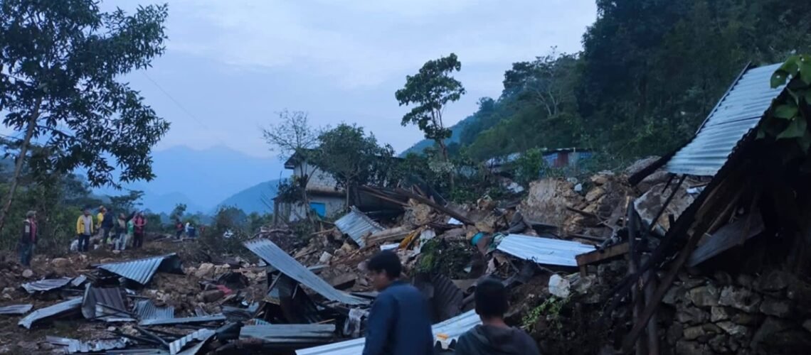 Reportan heridos y afectaciones de viviendas por deslizamiento de tierra en Huautla, Oaxaca