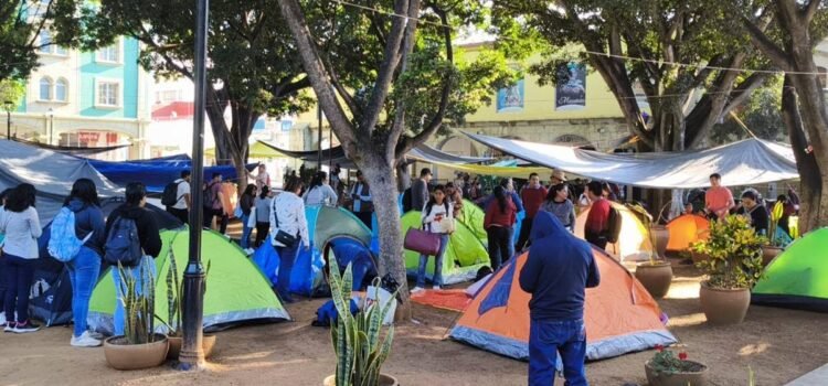 Maestros de Educación Indígena inician un paro laboral de 48 horas en Oaxaca